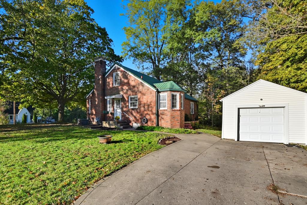 220 W Cook Road, Mansfield, Ohio 44907, 3 Bedrooms Bedrooms, ,1 BathroomBathrooms,Residential,For Sale,Cook Road,9069599