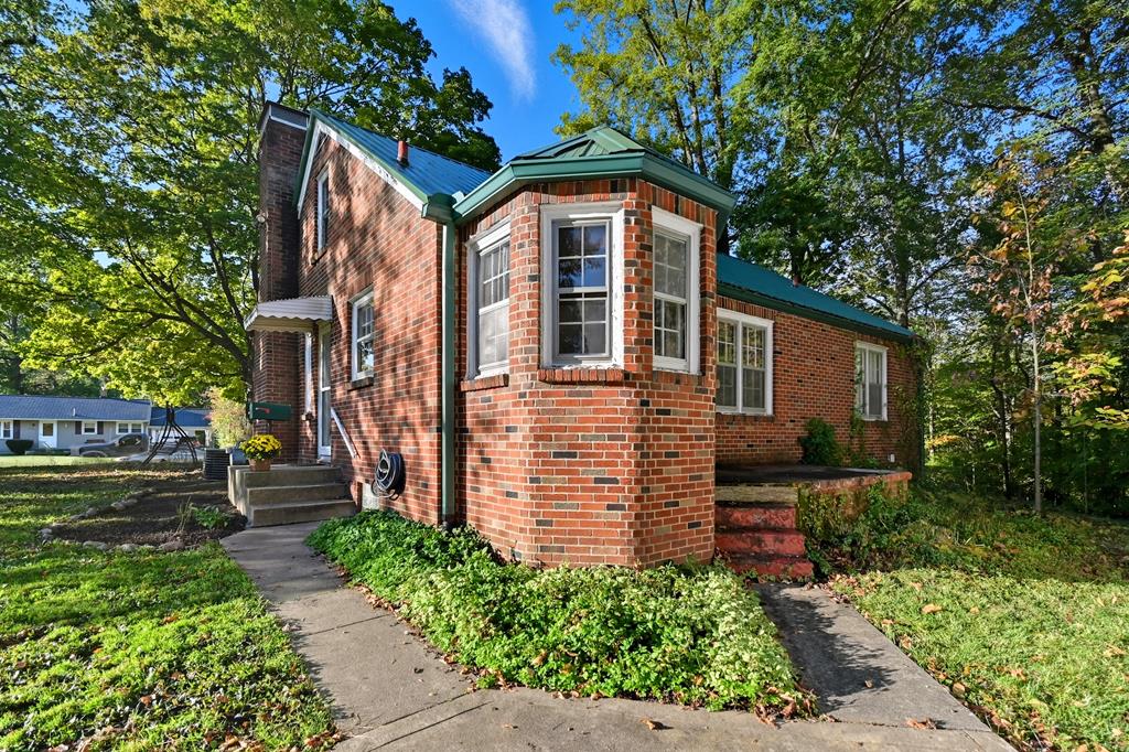 220 W Cook Road, Mansfield, Ohio 44907, 3 Bedrooms Bedrooms, ,1 BathroomBathrooms,Residential,For Sale,Cook Road,9069599