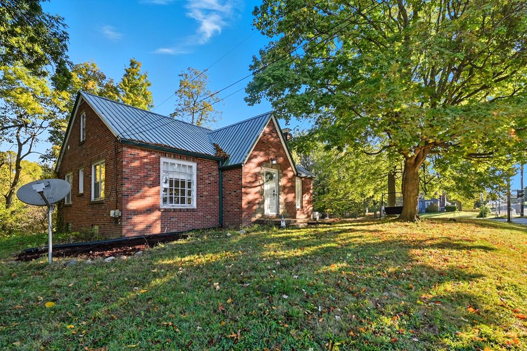 220 W Cook Road, Mansfield, Ohio 44907, 3 Bedrooms Bedrooms, ,1 BathroomBathrooms,Residential,For Sale,Cook Road,9069599