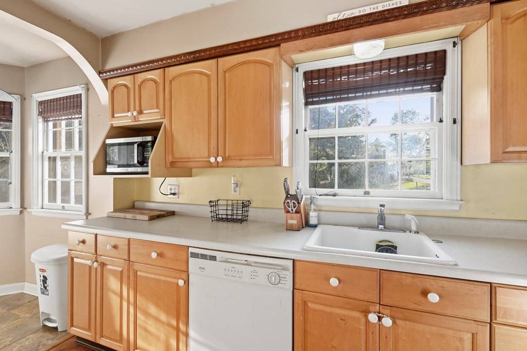 220 W Cook Road, Mansfield, Ohio 44907, 3 Bedrooms Bedrooms, ,1 BathroomBathrooms,Residential,For Sale,Cook Road,9069599