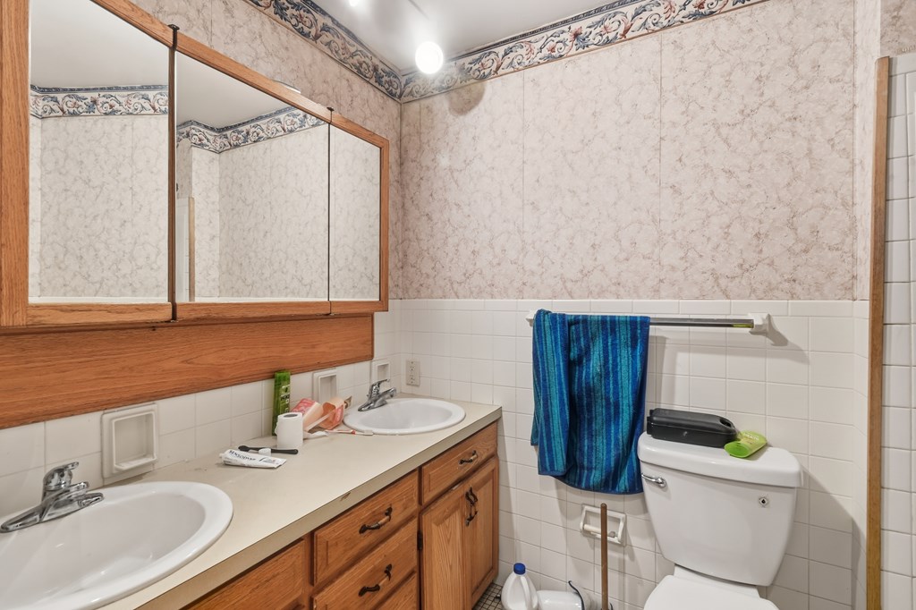 147 Wimbledon Drive, Mansfield, Ohio 44906, 3 Bedrooms Bedrooms, ,1 BathroomBathrooms,Residential,For Sale,Wimbledon Drive,9069608