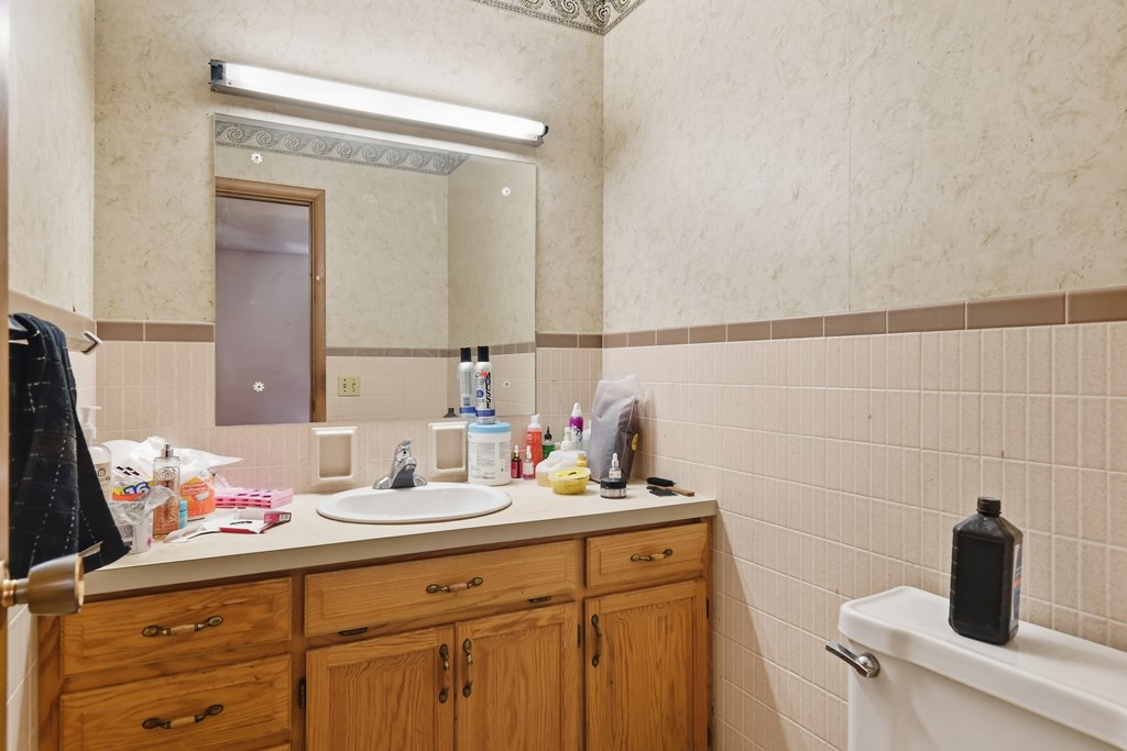 147 Wimbledon Drive, Mansfield, Ohio 44906, 3 Bedrooms Bedrooms, ,1 BathroomBathrooms,Residential,For Sale,Wimbledon Drive,9069608