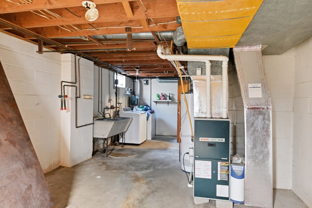 147 Wimbledon Drive, Mansfield, Ohio 44906, 3 Bedrooms Bedrooms, ,1 BathroomBathrooms,Residential,For Sale,Wimbledon Drive,9069608