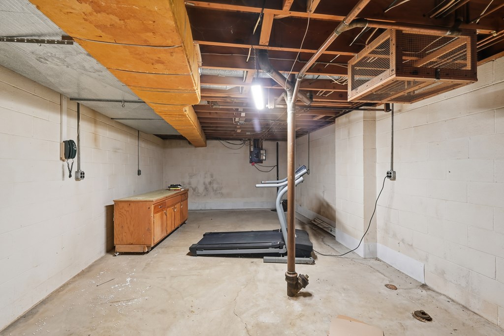 147 Wimbledon Drive, Mansfield, Ohio 44906, 3 Bedrooms Bedrooms, ,1 BathroomBathrooms,Residential,For Sale,Wimbledon Drive,9069608