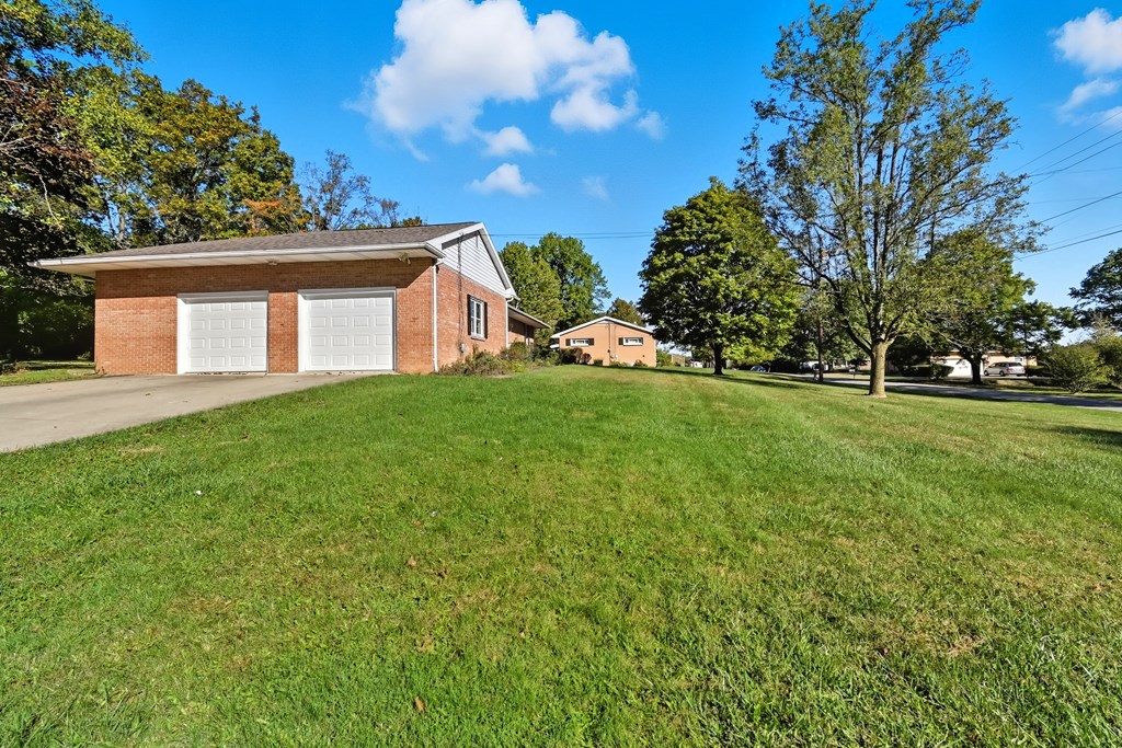 147 Wimbledon Drive, Mansfield, Ohio 44906, 3 Bedrooms Bedrooms, ,1 BathroomBathrooms,Residential,For Sale,Wimbledon Drive,9069608