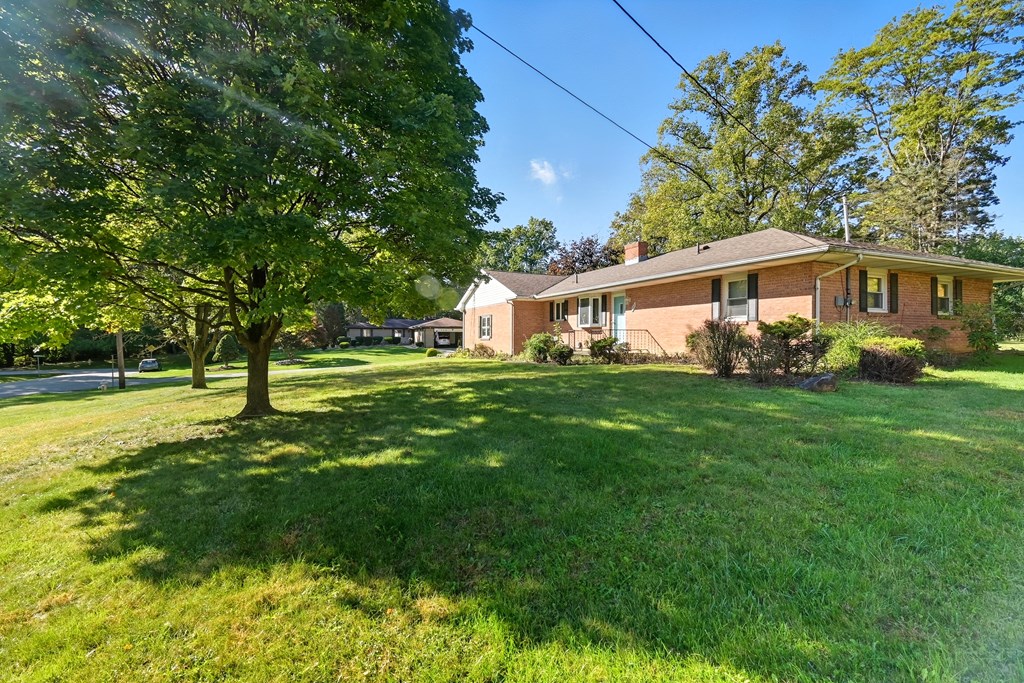 147 Wimbledon Drive, Mansfield, Ohio 44906, 3 Bedrooms Bedrooms, ,1 BathroomBathrooms,Residential,For Sale,Wimbledon Drive,9069608