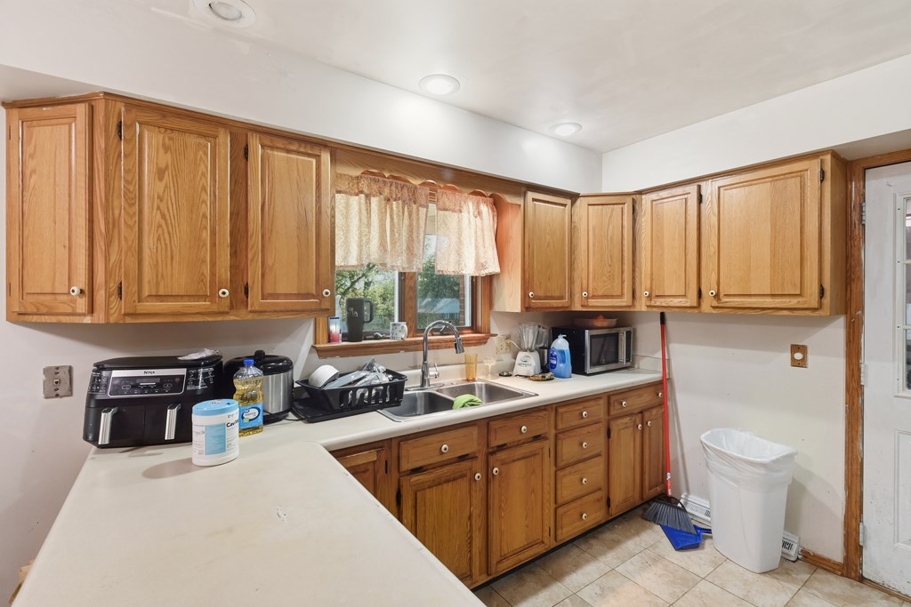 147 Wimbledon Drive, Mansfield, Ohio 44906, 3 Bedrooms Bedrooms, ,1 BathroomBathrooms,Residential,For Sale,Wimbledon Drive,9069608