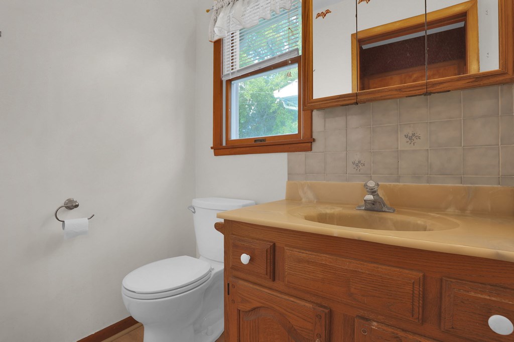 400 James Avenue, Mansfield, Ohio 44907, 3 Bedrooms Bedrooms, ,1 BathroomBathrooms,Residential,For Sale,James Avenue,9069640