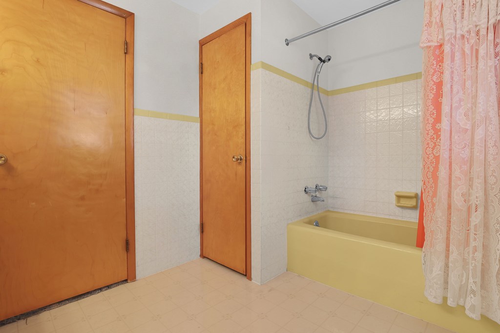 400 James Avenue, Mansfield, Ohio 44907, 3 Bedrooms Bedrooms, ,1 BathroomBathrooms,Residential,For Sale,James Avenue,9069640