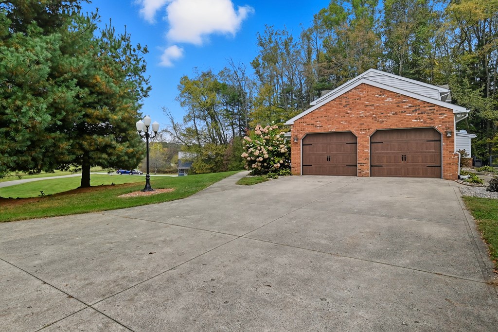 2631 Bell Road, Mansfield, Ohio 44904, 4 Bedrooms Bedrooms, ,2 BathroomsBathrooms,Residential,For Sale,Bell Road,9069648