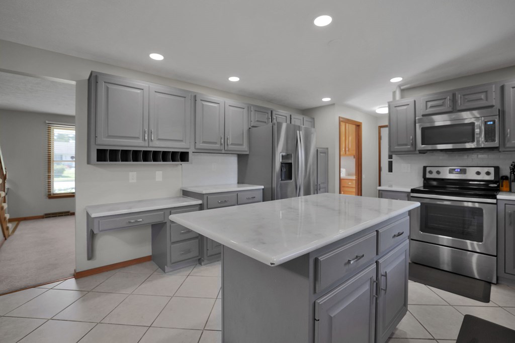 552 Bennington Drive, Mansfield, Ohio 44904, 4 Bedrooms Bedrooms, ,2 BathroomsBathrooms,Residential,For Sale,Bennington Drive,9069668
