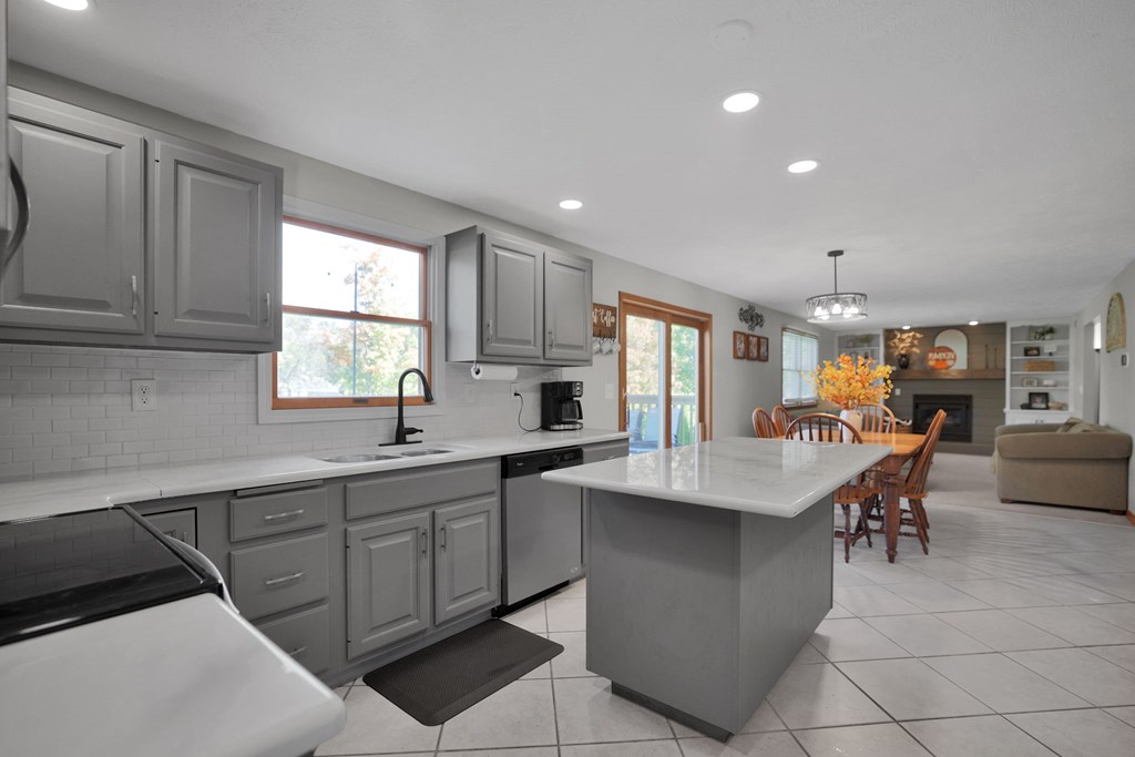 552 Bennington Drive, Mansfield, Ohio 44904, 4 Bedrooms Bedrooms, ,2 BathroomsBathrooms,Residential,For Sale,Bennington Drive,9069668