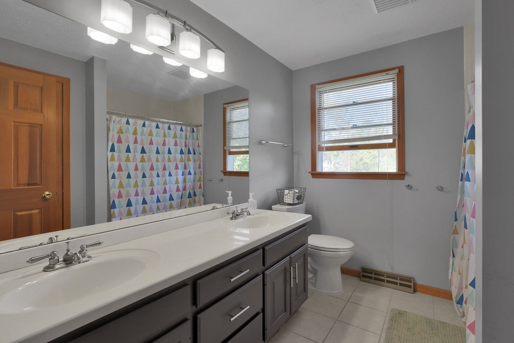 552 Bennington Drive, Mansfield, Ohio 44904, 4 Bedrooms Bedrooms, ,2 BathroomsBathrooms,Residential,For Sale,Bennington Drive,9069668
