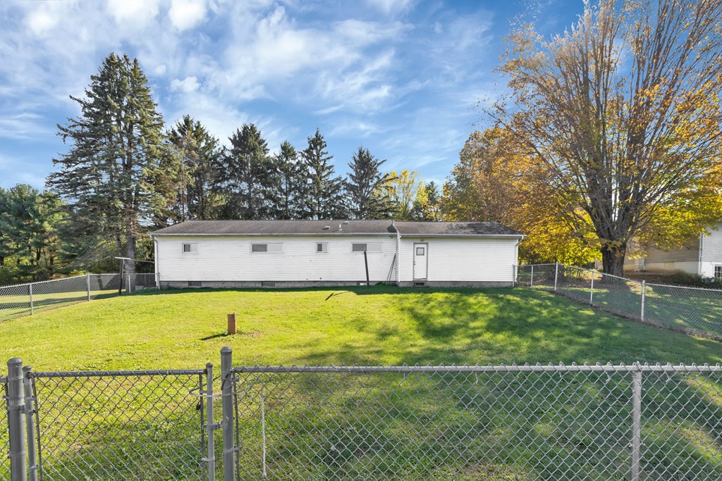 2331 Fleming Falls Road, Mansfield, Ohio 44903, 3 Bedrooms Bedrooms, ,2 BathroomsBathrooms,Residential,For Sale,Fleming Falls Road,9069674