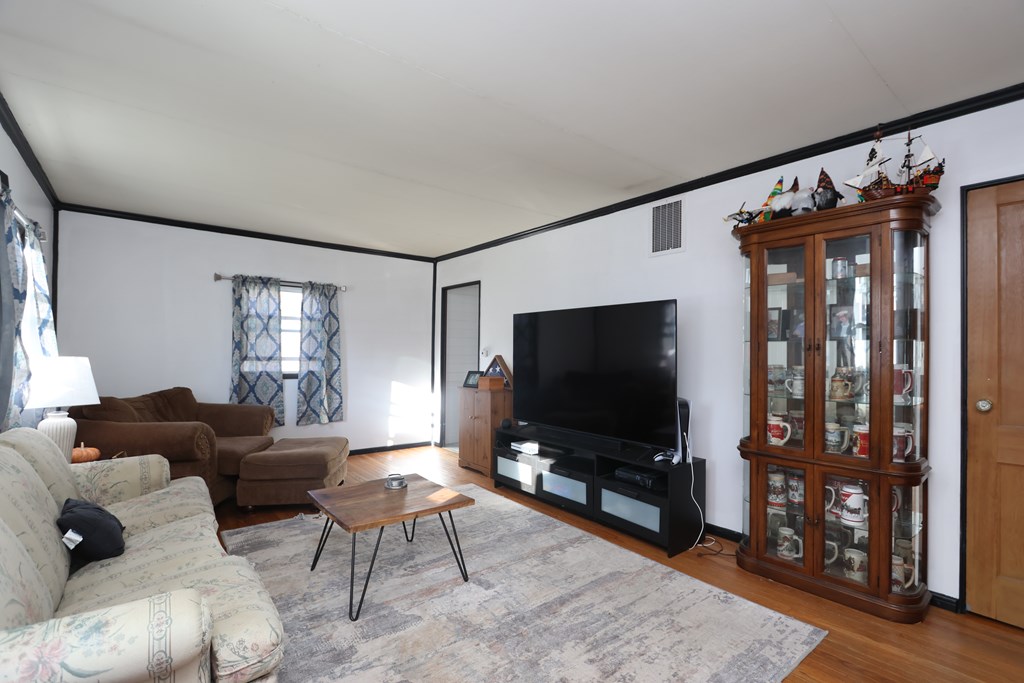 1011 Eastern Avenue, Ashland, Ohio 44805, 3 Bedrooms Bedrooms, ,1 BathroomBathrooms,Residential,For Sale,Eastern Avenue,9069710 1011 Eastern Avenue, Ashland, Ohio 44805, 3 Bedrooms Bedrooms, ,1 BathroomBathrooms,Residential,For Sale,Eastern Avenue,9069710