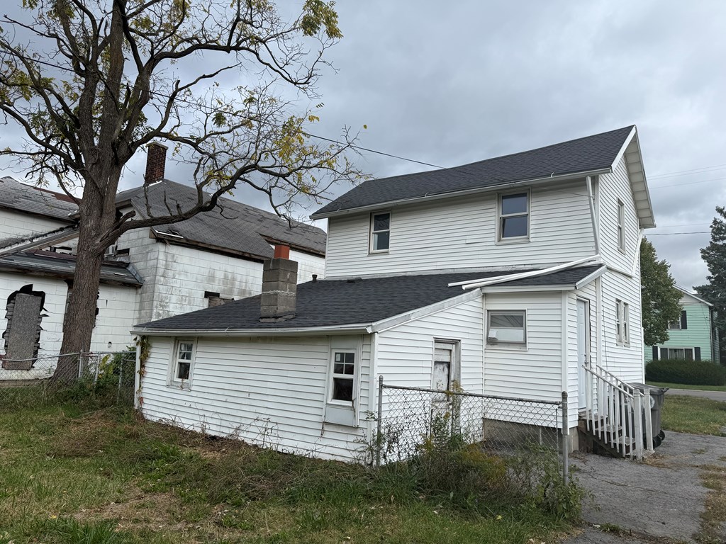 380 S Pine St, Lima, Ohio 45804, 3 Bedrooms Bedrooms, ,1 BathroomBathrooms,Residential,For Sale,Pine St,9069720 380 S Pine St, Lima, Ohio 45804, 3 Bedrooms Bedrooms, ,1 BathroomBathrooms,Residential,For Sale,Pine St,9069720