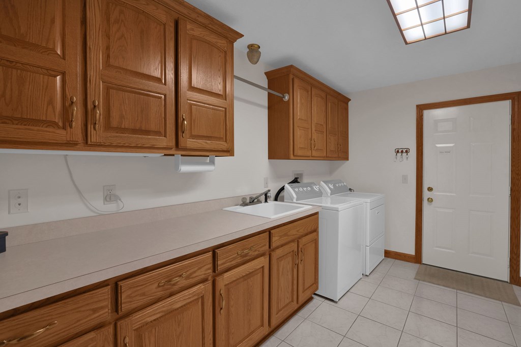 295 Meadowlark Drive, Ontario, Ohio 44903, 3 Bedrooms Bedrooms, ,3 BathroomsBathrooms,Residential,For Sale,Meadowlark Drive,9069744