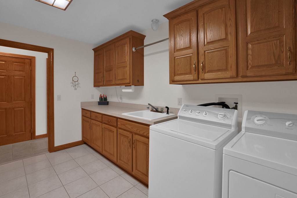 295 Meadowlark Drive, Ontario, Ohio 44903, 3 Bedrooms Bedrooms, ,3 BathroomsBathrooms,Residential,For Sale,Meadowlark Drive,9069744