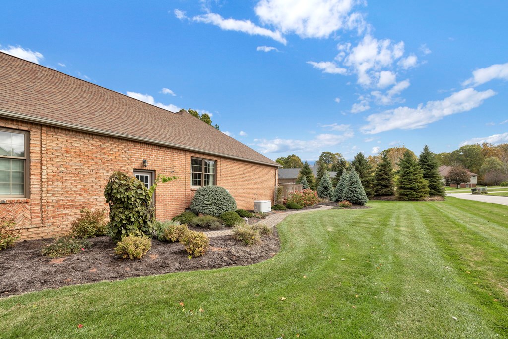 295 Meadowlark Drive, Ontario, Ohio 44903, 3 Bedrooms Bedrooms, ,3 BathroomsBathrooms,Residential,For Sale,Meadowlark Drive,9069744