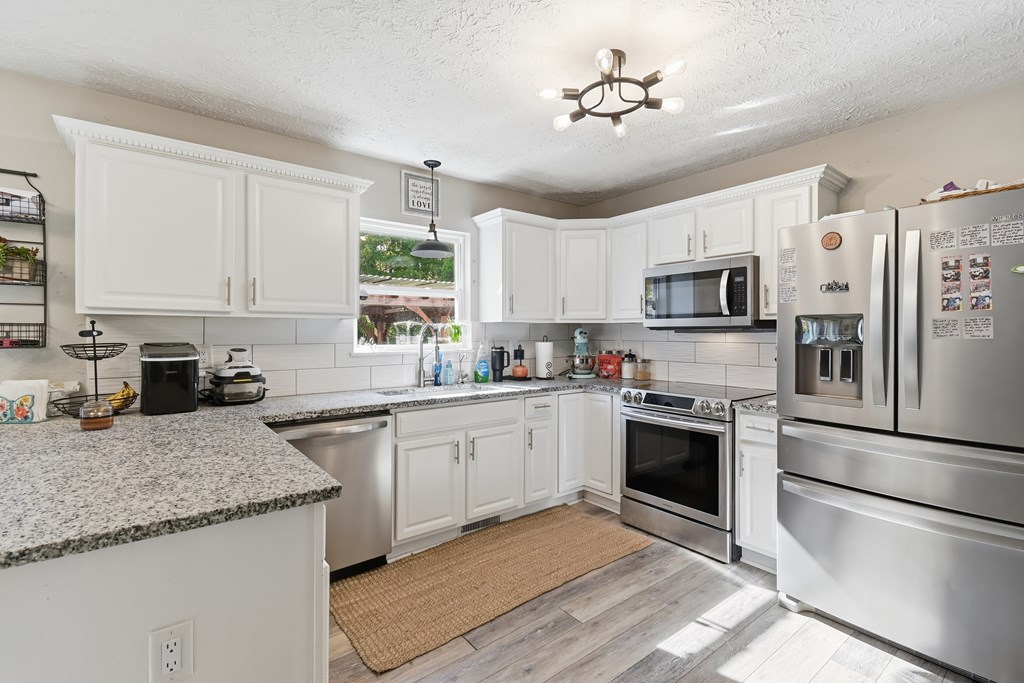 1947 Teakwood Drive, Mansfield, Ohio 44906, 4 Bedrooms Bedrooms, ,2 BathroomsBathrooms,Residential,For Sale,Teakwood Drive,9069765 1947 Teakwood Drive, Mansfield, Ohio 44906, 4 Bedrooms Bedrooms, ,2 BathroomsBathrooms,Residential,For Sale,Teakwood Drive,9069765