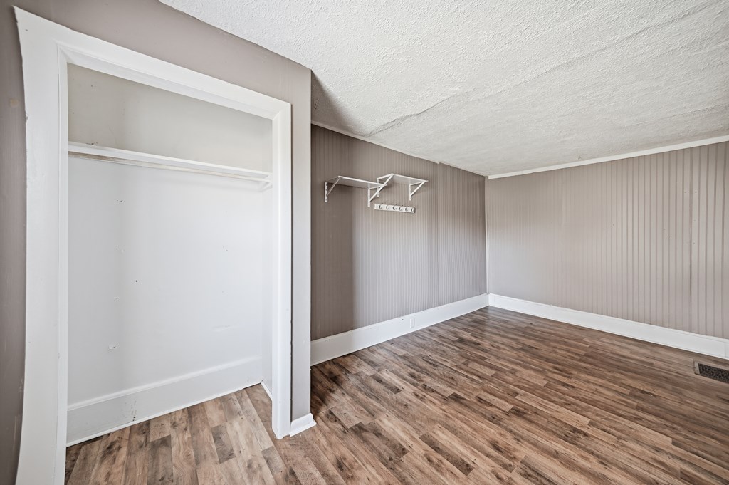 1599 S Main Street, Mansfield, Ohio 44907, 5 Bedrooms Bedrooms, ,1 BathroomBathrooms,Residential,For Sale,Main Street,9069793 1599 S Main Street, Mansfield, Ohio 44907, 5 Bedrooms Bedrooms, ,1 BathroomBathrooms,Residential,For Sale,Main Street,9069793