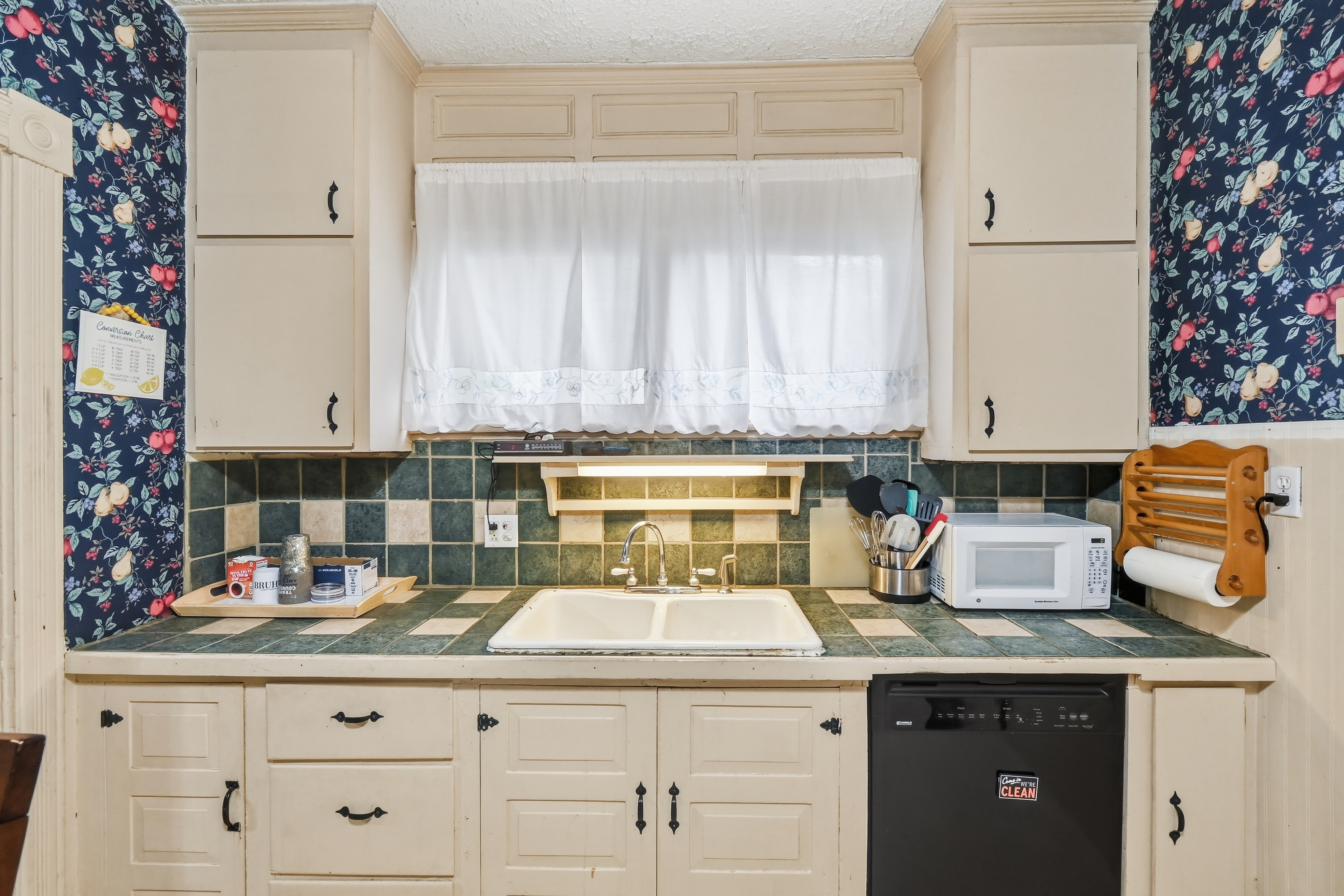 219 West Carrol, Kenton, Ohio 43326, 2 Bedrooms Bedrooms, ,2 BathroomsBathrooms,Residential,For Sale,West Carrol,9069804 219 West Carrol, Kenton, Ohio 43326, 2 Bedrooms Bedrooms, ,2 BathroomsBathrooms,Residential,For Sale,West Carrol,9069804