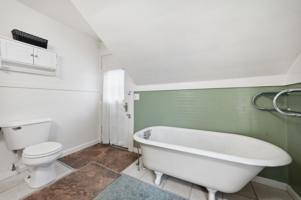 1024 Fifth Street, Sandusky, Ohio 44870, 3 Bedrooms Bedrooms, ,2 BathroomsBathrooms,Residential,For Sale,Fifth Street,9069849