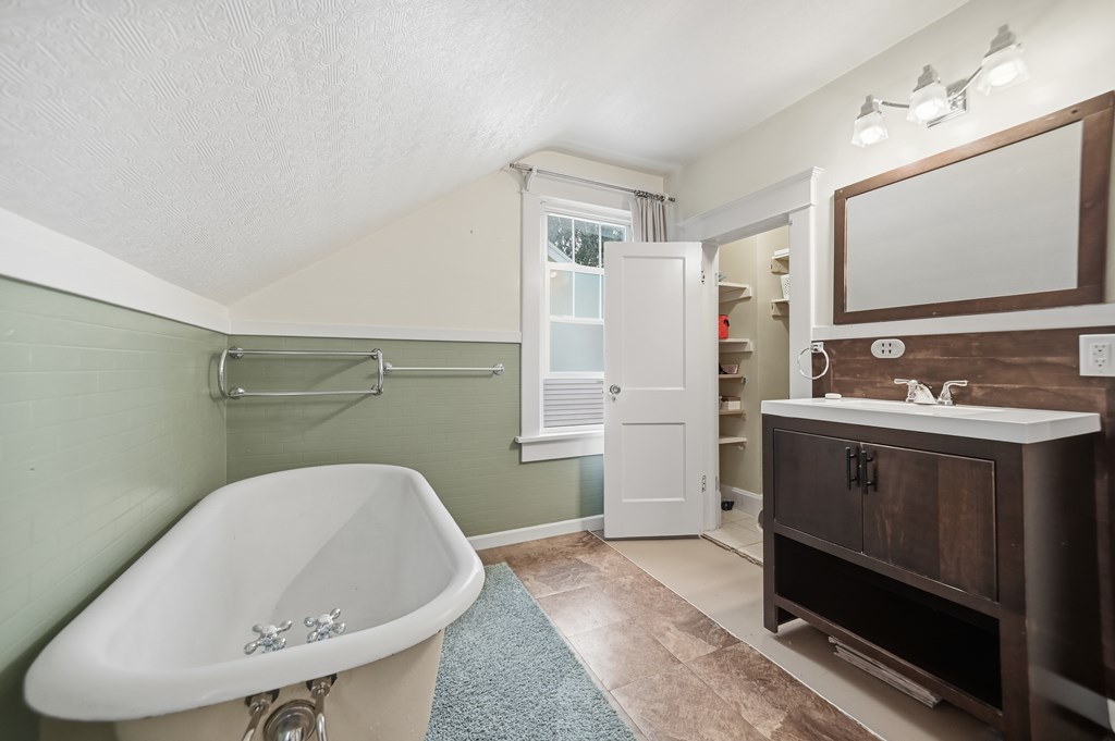 1024 Fifth Street, Sandusky, Ohio 44870, 3 Bedrooms Bedrooms, ,2 BathroomsBathrooms,Residential,For Sale,Fifth Street,9069849