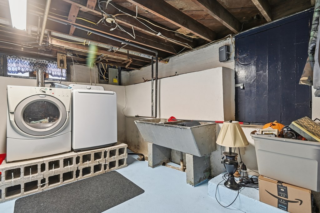 1024 Fifth Street, Sandusky, Ohio 44870, 3 Bedrooms Bedrooms, ,2 BathroomsBathrooms,Residential,For Sale,Fifth Street,9069849