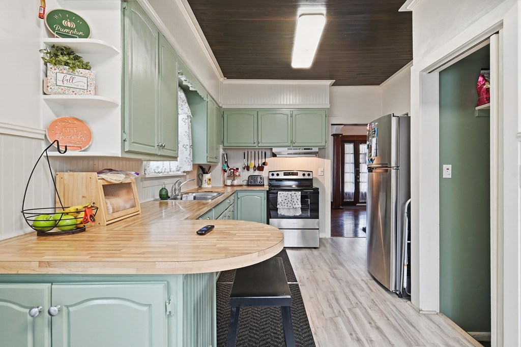 1024 Fifth Street, Sandusky, Ohio 44870, 3 Bedrooms Bedrooms, ,2 BathroomsBathrooms,Residential,For Sale,Fifth Street,9069849