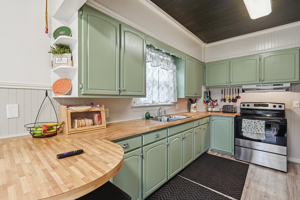 1024 Fifth Street, Sandusky, Ohio 44870, 3 Bedrooms Bedrooms, ,2 BathroomsBathrooms,Residential,For Sale,Fifth Street,9069849