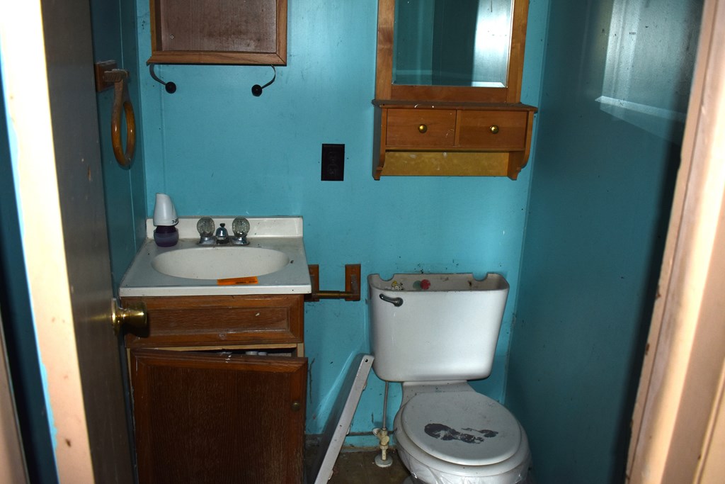 8305 Hillville Rd, Bluffton, Ohio 45817, 5 Bedrooms Bedrooms, ,1 BathroomBathrooms,Residential,For Sale,Hillville Rd,9069865