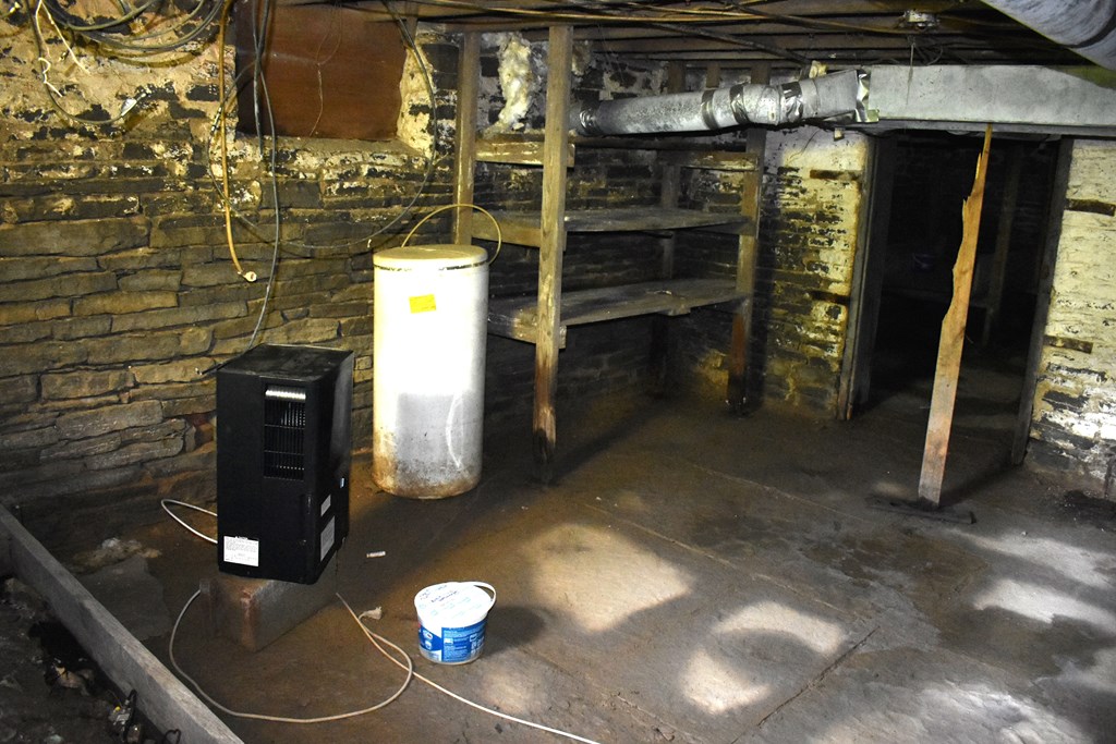 8305 Hillville Rd, Bluffton, Ohio 45817, 5 Bedrooms Bedrooms, ,1 BathroomBathrooms,Residential,For Sale,Hillville Rd,9069865