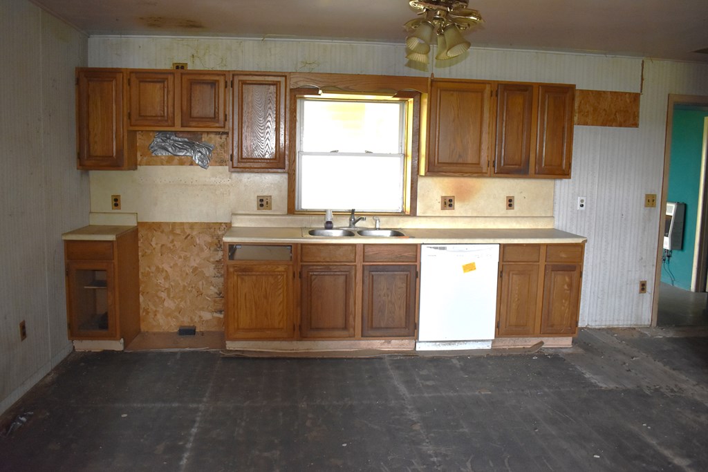 8305 Hillville Rd, Bluffton, Ohio 45817, 5 Bedrooms Bedrooms, ,1 BathroomBathrooms,Residential,For Sale,Hillville Rd,9069865