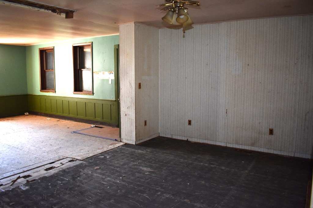 8305 Hillville Rd, Bluffton, Ohio 45817, 5 Bedrooms Bedrooms, ,1 BathroomBathrooms,Residential,For Sale,Hillville Rd,9069865