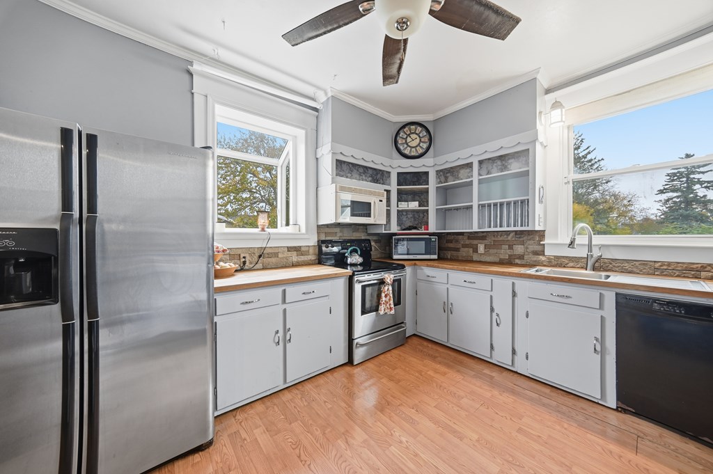 389 S Prospect Street, Marion, Ohio 43302, 4 Bedrooms Bedrooms, ,2 BathroomsBathrooms,Residential,For Sale,Prospect Street,9069869