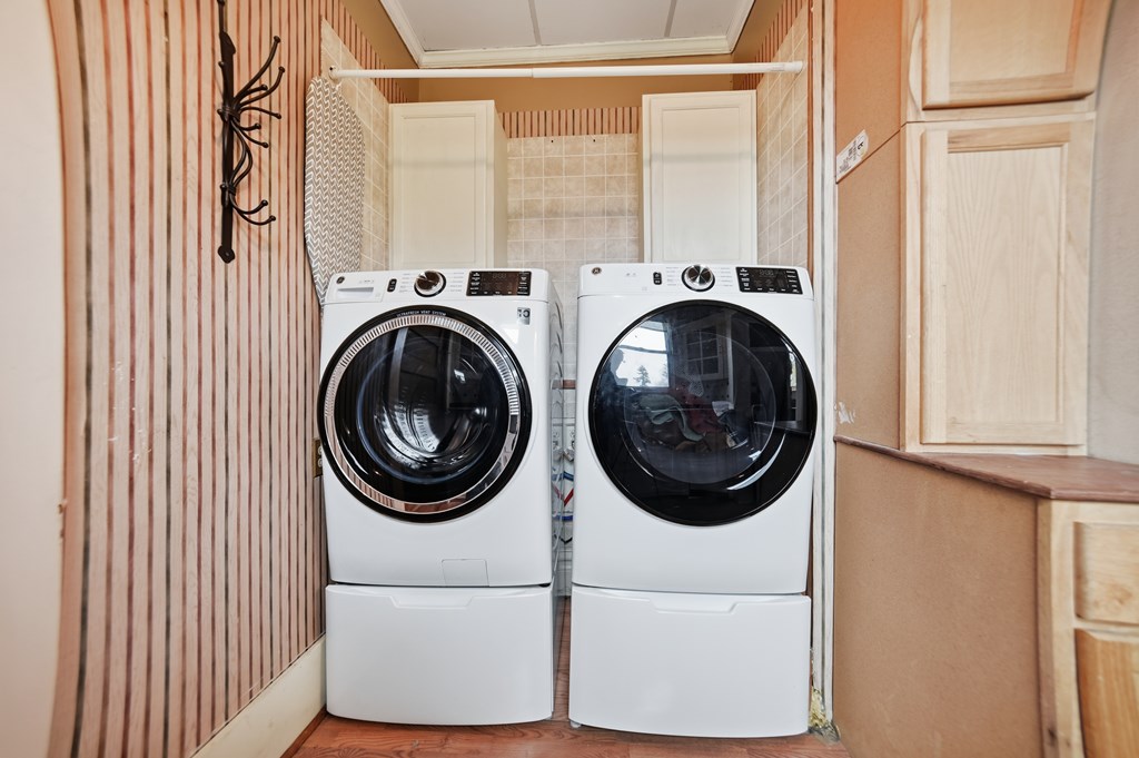 389 S Prospect Street, Marion, Ohio 43302, 4 Bedrooms Bedrooms, ,2 BathroomsBathrooms,Residential,For Sale,Prospect Street,9069869