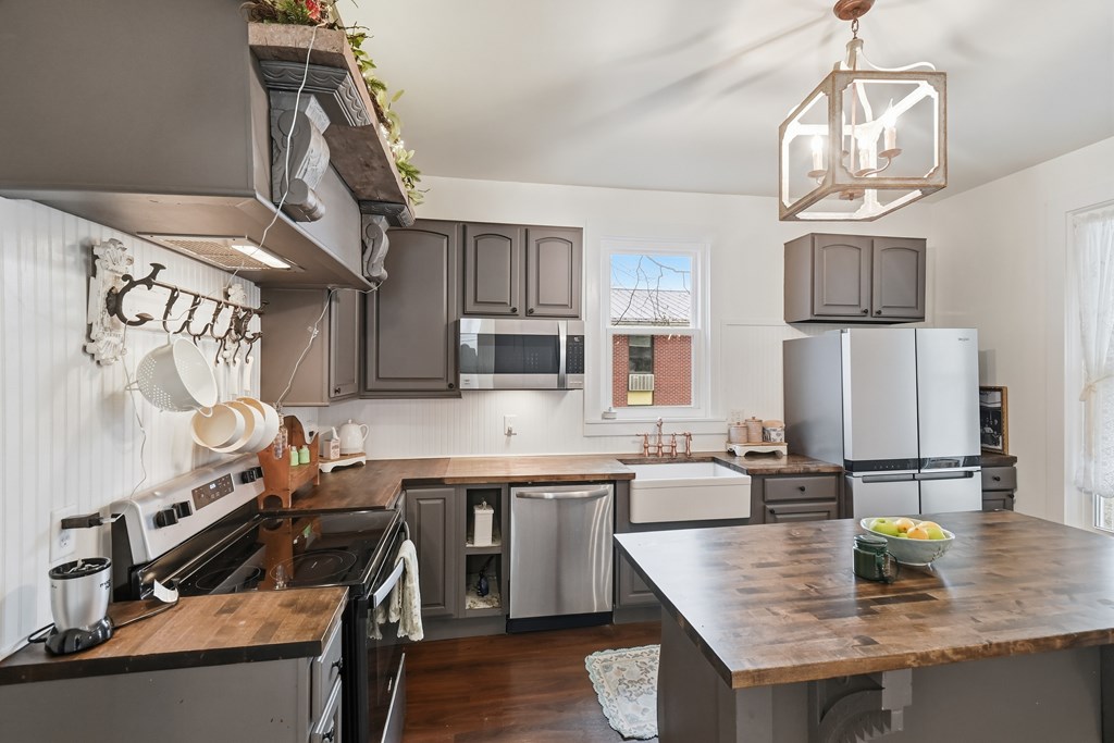 113 E Walnut Street, Cardington, Ohio 43315, 3 Bedrooms Bedrooms, ,3 BathroomsBathrooms,Residential,For Sale,Walnut Street,9069882 113 E Walnut Street, Cardington, Ohio 43315, 3 Bedrooms Bedrooms, ,3 BathroomsBathrooms,Residential,For Sale,Walnut Street,9069882