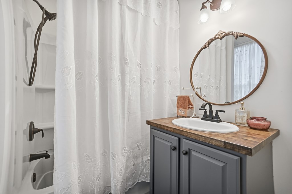 113 E Walnut Street, Cardington, Ohio 43315, 3 Bedrooms Bedrooms, ,3 BathroomsBathrooms,Residential,For Sale,Walnut Street,9069882 113 E Walnut Street, Cardington, Ohio 43315, 3 Bedrooms Bedrooms, ,3 BathroomsBathrooms,Residential,For Sale,Walnut Street,9069882