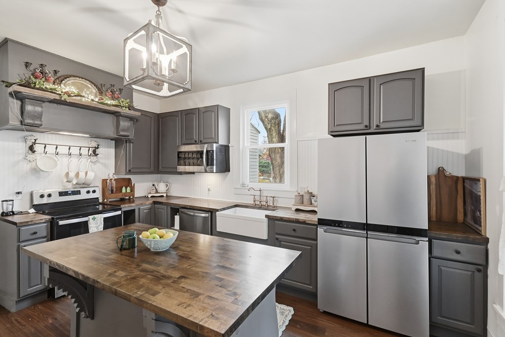 113 E Walnut Street, Cardington, Ohio 43315, 3 Bedrooms Bedrooms, ,3 BathroomsBathrooms,Residential,For Sale,Walnut Street,9069882 113 E Walnut Street, Cardington, Ohio 43315, 3 Bedrooms Bedrooms, ,3 BathroomsBathrooms,Residential,For Sale,Walnut Street,9069882