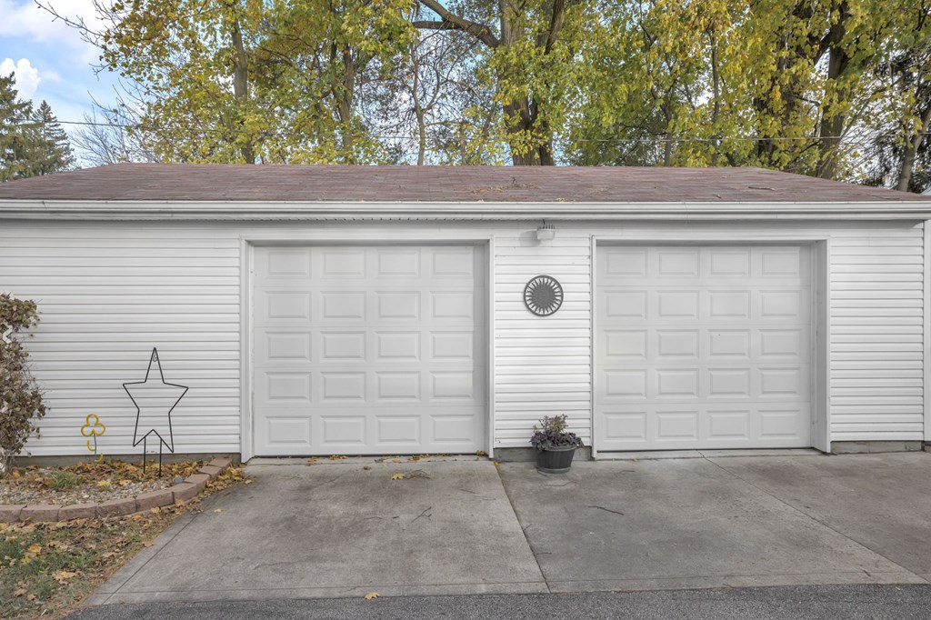 33 Grand Boulevard, Shelby, Ohio 44875, 3 Bedrooms Bedrooms, ,2 BathroomsBathrooms,Residential,For Sale,Grand Boulevard,9069924