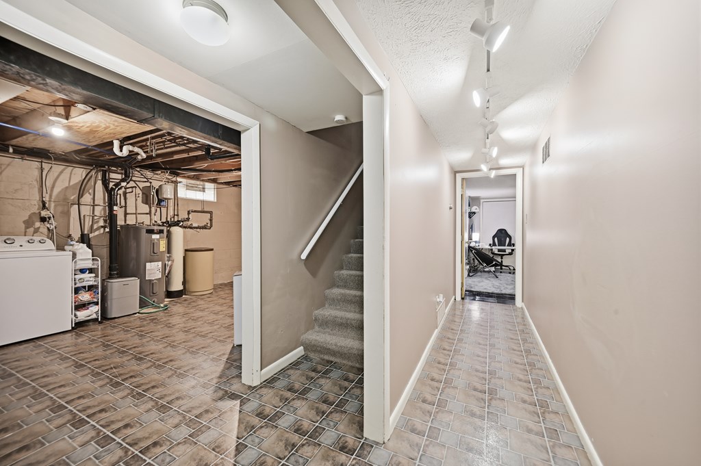 2364 Satinwood Drive, Mansfield, Ohio 44903, 3 Bedrooms Bedrooms, ,2 BathroomsBathrooms,Residential,For Sale,Satinwood Drive,9069927