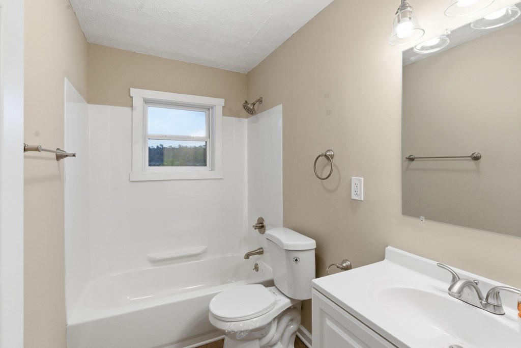 466 W 45th Street, Shadyside, Ohio 43947, 4 Bedrooms Bedrooms, ,2 BathroomsBathrooms,Residential,For Sale,45th Street,9069928