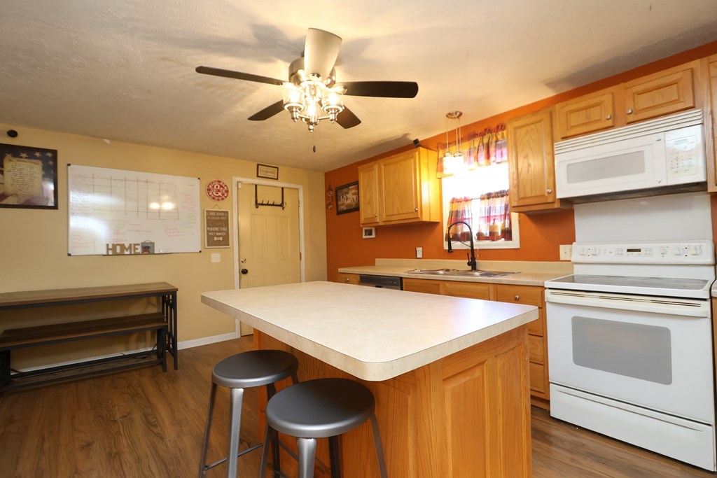 133 E Main Street, Shelby, Ohio 44875, 4 Bedrooms Bedrooms, ,2 BathroomsBathrooms,Residential,For Sale,Main Street,9069959