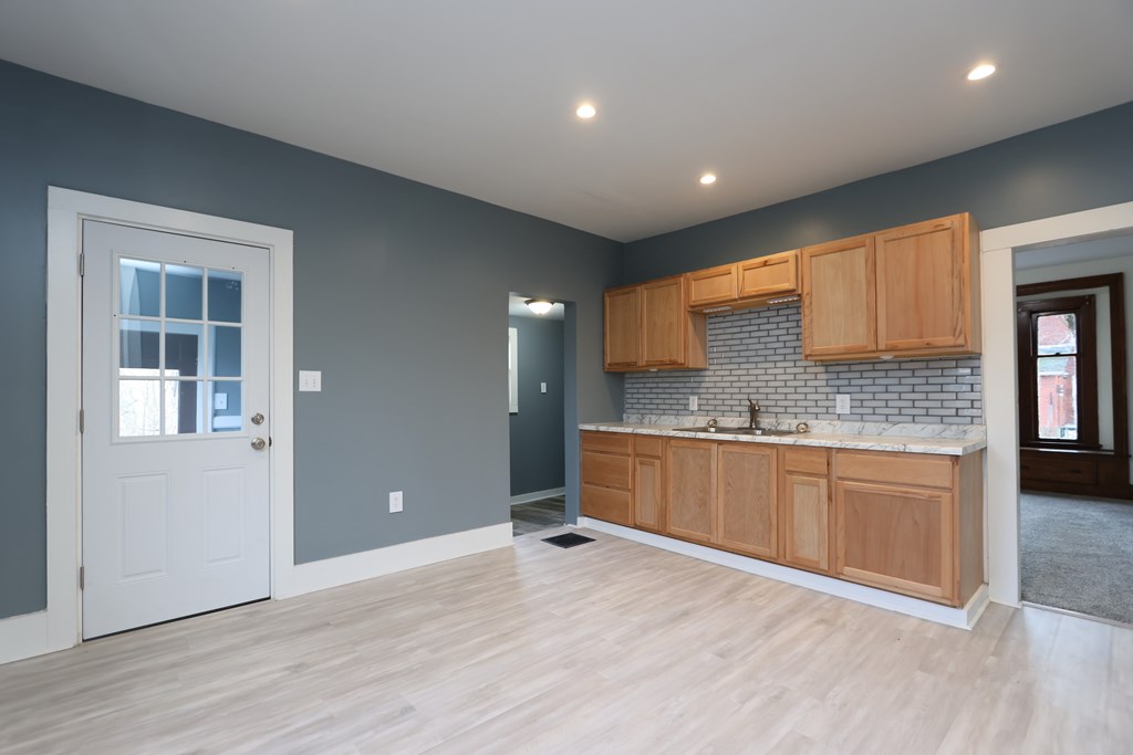 272 W 5th Street, Mansfield, Ohio 44903, 3 Bedrooms Bedrooms, ,1 BathroomBathrooms,Residential,For Sale,5th Street,9069968