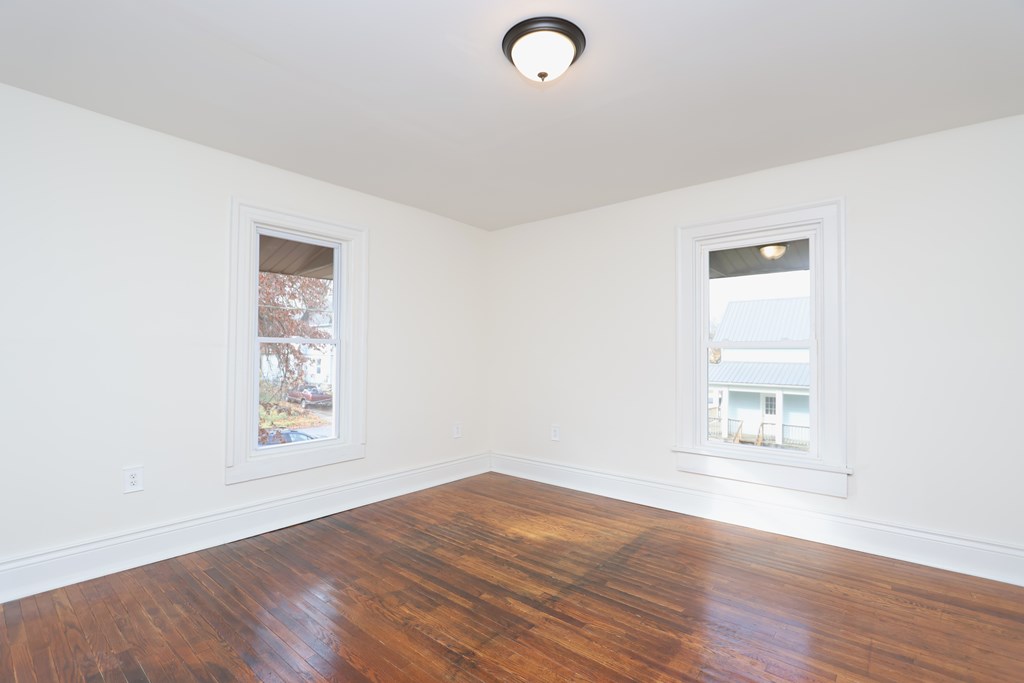 272 W 5th Street, Mansfield, Ohio 44903, 3 Bedrooms Bedrooms, ,1 BathroomBathrooms,Residential,For Sale,5th Street,9069968