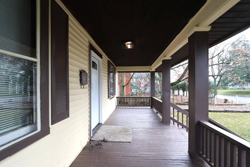 272 W 5th Street, Mansfield, Ohio 44903, 3 Bedrooms Bedrooms, ,1 BathroomBathrooms,Residential,For Sale,5th Street,9069968