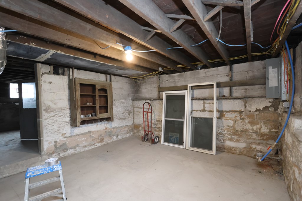 272 W 5th Street, Mansfield, Ohio 44903, 3 Bedrooms Bedrooms, ,1 BathroomBathrooms,Residential,For Sale,5th Street,9069968