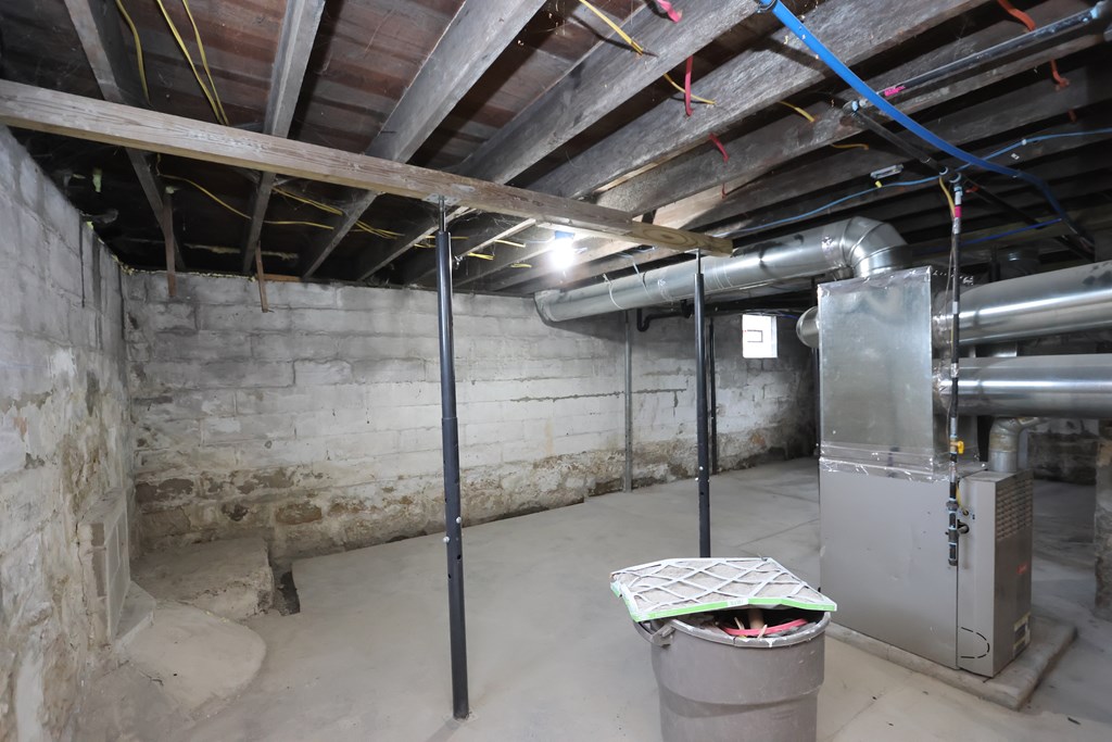 272 W 5th Street, Mansfield, Ohio 44903, 3 Bedrooms Bedrooms, ,1 BathroomBathrooms,Residential,For Sale,5th Street,9069968