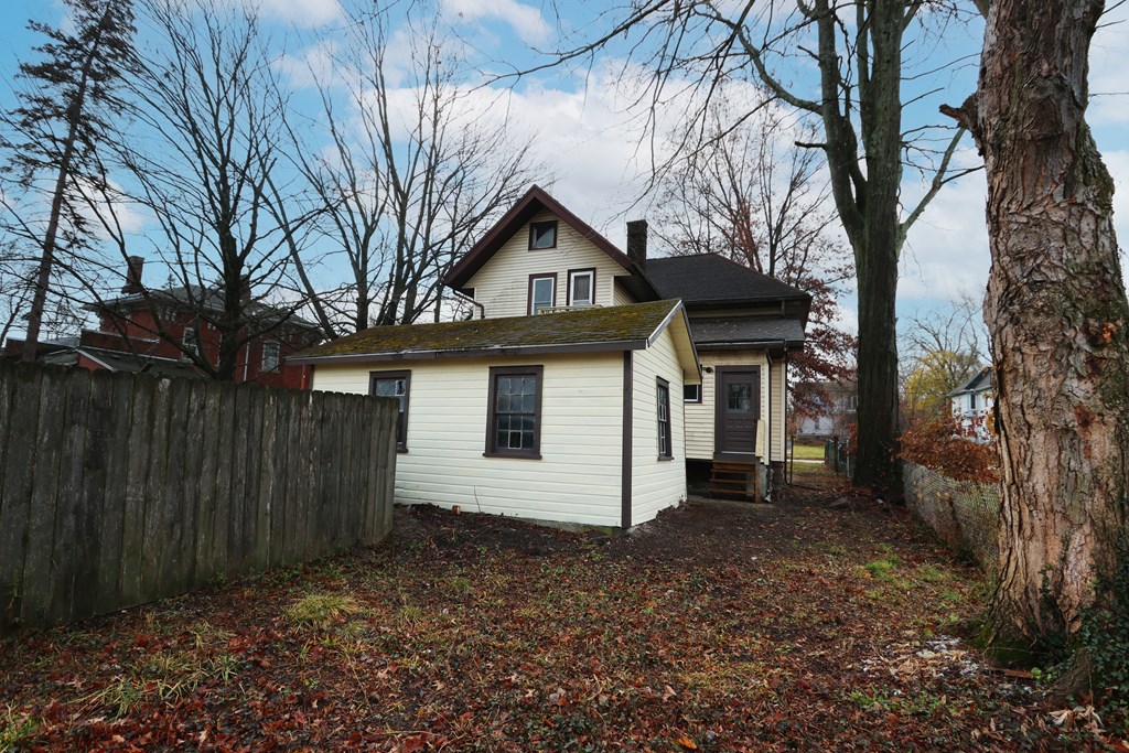 272 W 5th Street, Mansfield, Ohio 44903, 3 Bedrooms Bedrooms, ,1 BathroomBathrooms,Residential,For Sale,5th Street,9069968